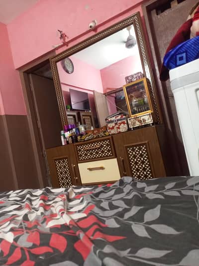 dressing table for sale only 2 month use new halat me hai