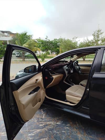 Toyota Yaris 1.5 mint condition.