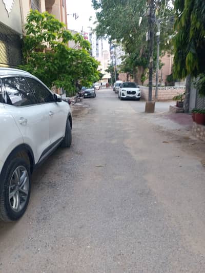 2 bed d d 2nd floor portion kda society Zainab Mart Gulzare Hijri