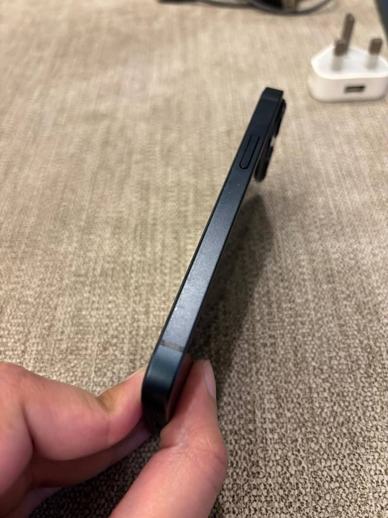Apple iPhone 13 mini 1