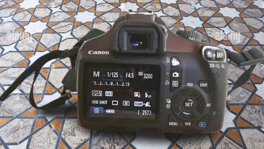 DSLR camera D 1100