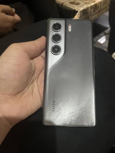 Tecno Camon 40 Pro 8/255 GB with box