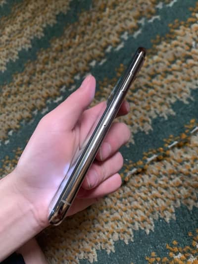 Iphone Xs Golden colour