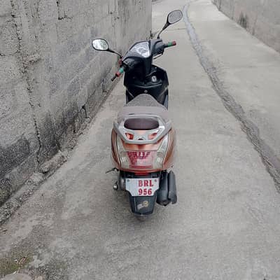 united 100cc petrol Scooty