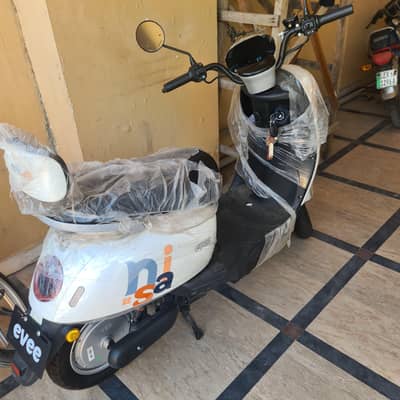 4 Months Barely Used, Urgent Sale for Uni fees.