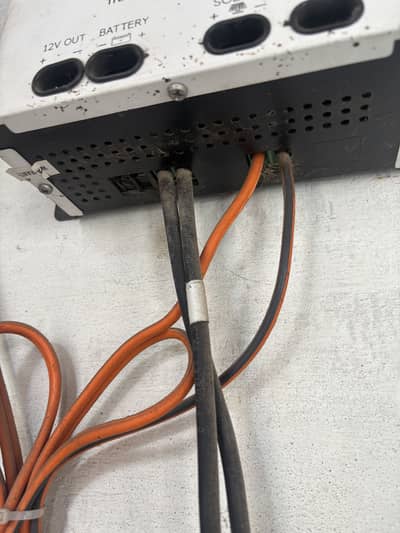 Mppt controller for sale 9/10 condition