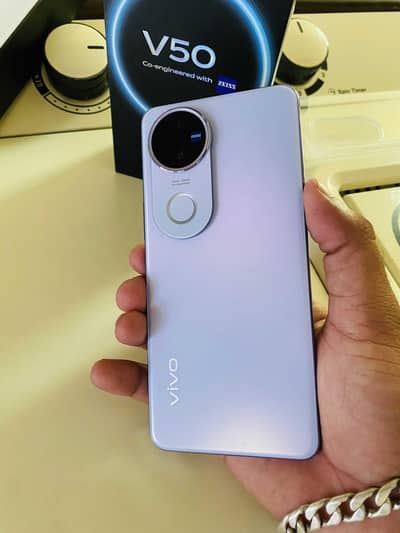 vivo V50 12/512GB under warranty