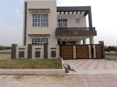 6.5 Marla Triple Storey House For Sale | Back Boulevard | 5 Bedrooms | Mezzanine Floor | A+ Quality Construction | Prime Location