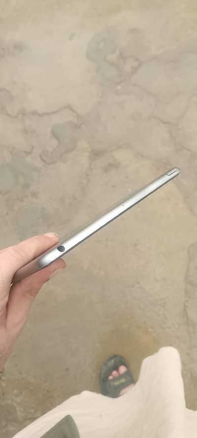 i ped mini 5 64 GB box charger available