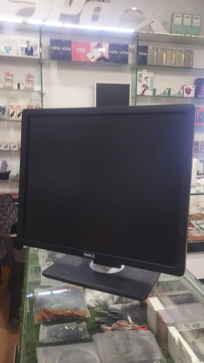 19" LED, DELL 19" LED, Works perfectly fine ,10/10        03125504702