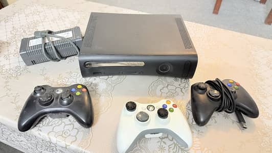 XBOX 360 with 3 Controllers (100 Games)