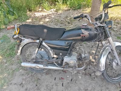 hond 70 red colour 2014 model