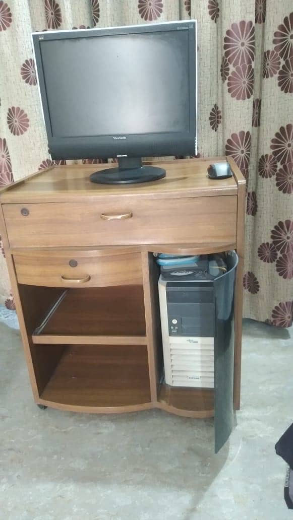 Computer table 1