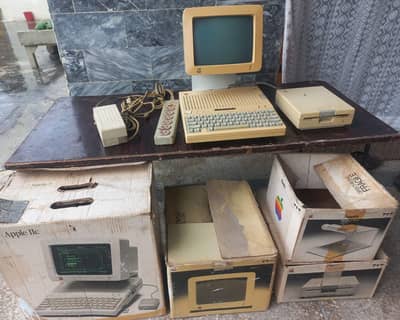 Apple IIc Vintage Computer Set (With Monitor & Boxes)