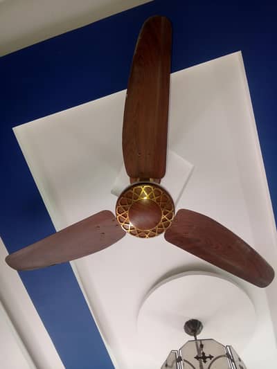 2 Royal Fan Urgent For Sale reasonable price 3 years used