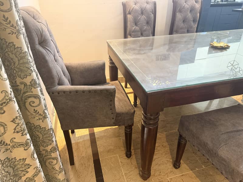 6 seater dining table 0