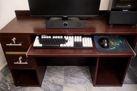 Modern Wooden Computer Table with Keyboard Tray – Stylish & Strong