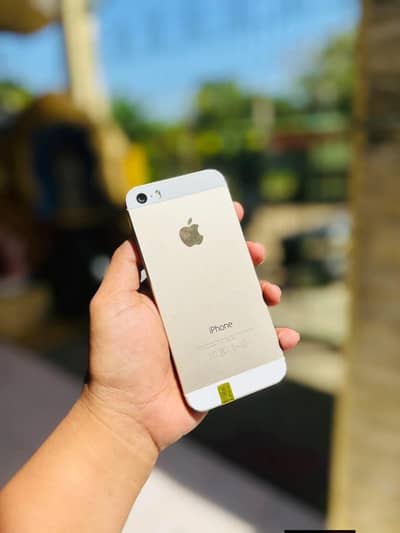 iPhone 5S PTA approved with box my WhatsApp number 0337/32/50/418