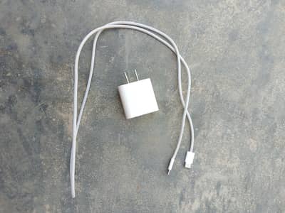 adapter and 16 pro max original cable