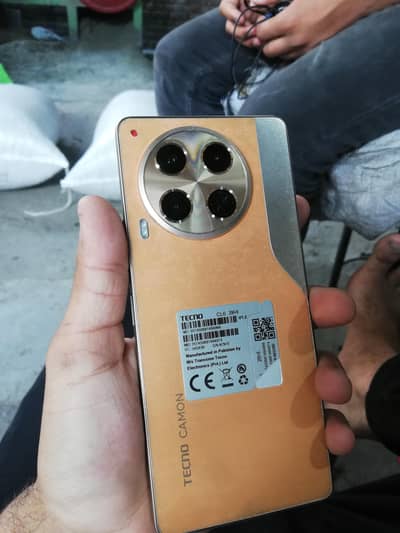 Tecno Camon 30 . . 16/256gb