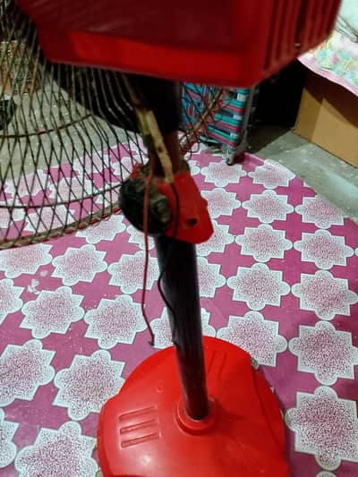 padistal fan good condition betry se chalta hai or supply se be