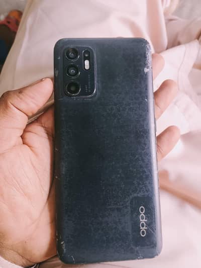 8+4 Ram . 128 memri. daba hy saat