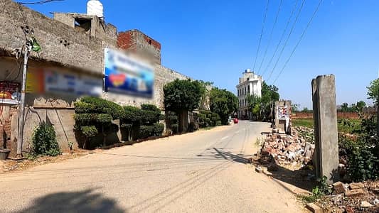 PRIME LOCATION PLOT ON SJ GARDEN BLOCK B POSSESSION SORROUNDING HOUSES