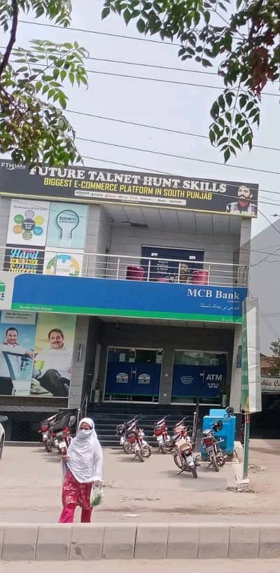 Corner 10 Marla Building In Only Rs. 120000000