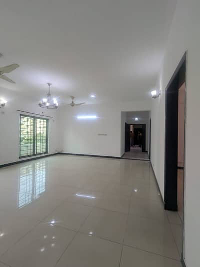 Prime 2nd Floor 10 Marla Apartment For Sale | Askari 11, Lahore