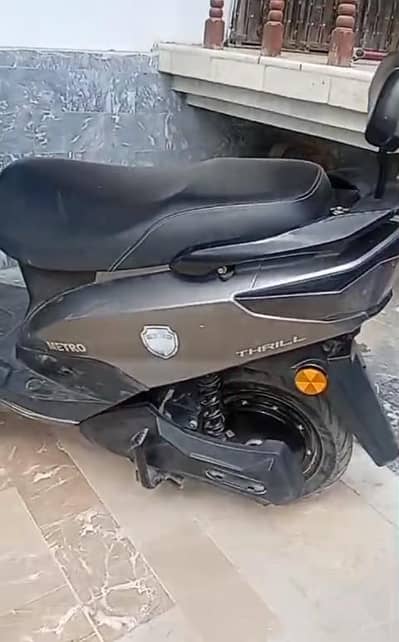 Metro Thrill Electric Scooty 2025 – Almost New!