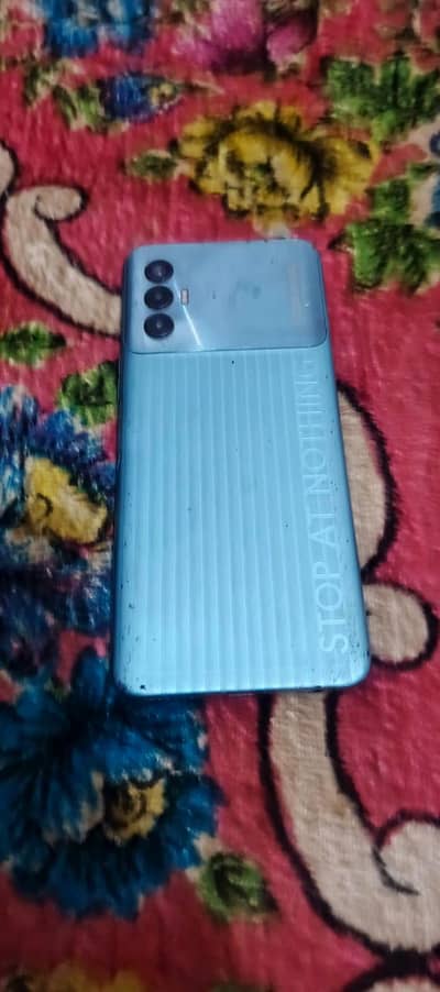 tecno spark 8 pro. . . . . 4. . . 64 . . no box ni chargr