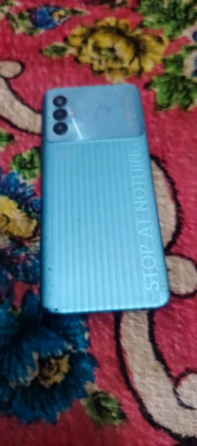 tecno spark 8 pro. . . . . 4. . . 64 . . no box ni chargr