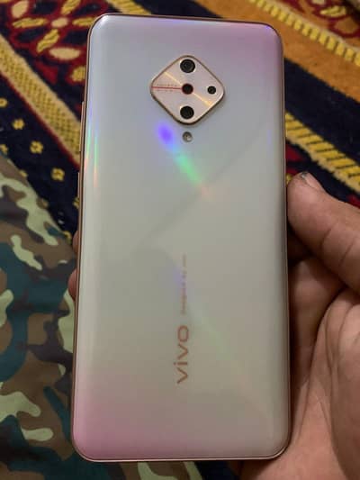 میں نیا موبائل لینا چاھتا ھوں