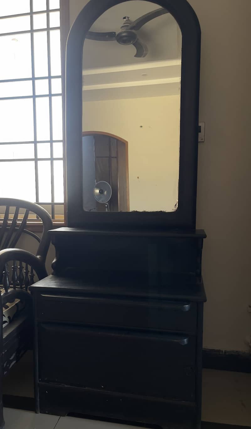 Complete bed set with dressing table 1