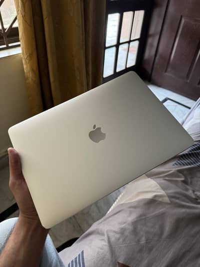 MacBook 17 pro 13 inches