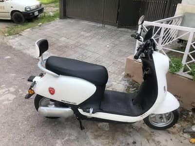 Electric Scooty Metro M6