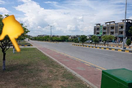 Mpchs B-17, 50x90 in D block at very reasonable rate