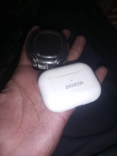 airpod pro and ultra pods max
