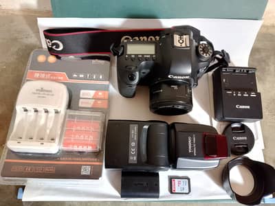I'm selling Cannon Eos 6D. 10 / 9 condition with accessories.