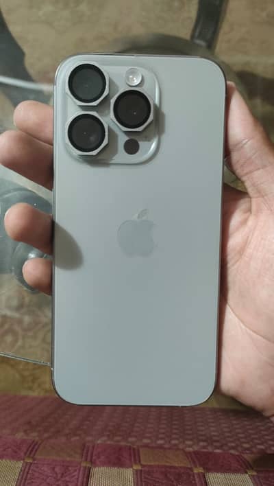 iPhone 15 pro natural titanium