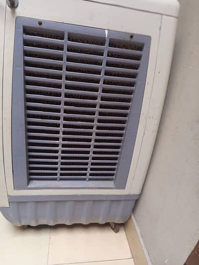 United Room Air collar lightly used urgent sale