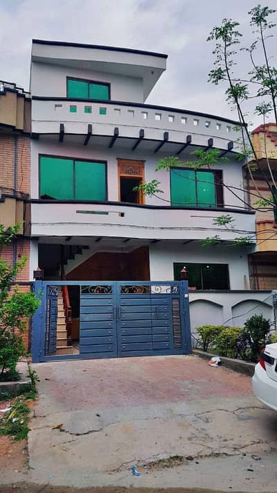 10 MARLA UPPER PORTION LIKE NEW