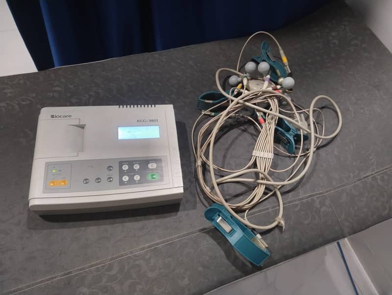 iocare ECG MACHINE 2