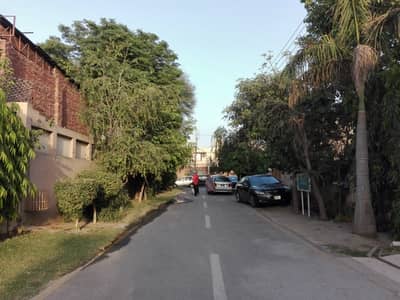 House Of 12 Marla Is Available In Contemporary Neighborhood Of Eden Avenue Extension