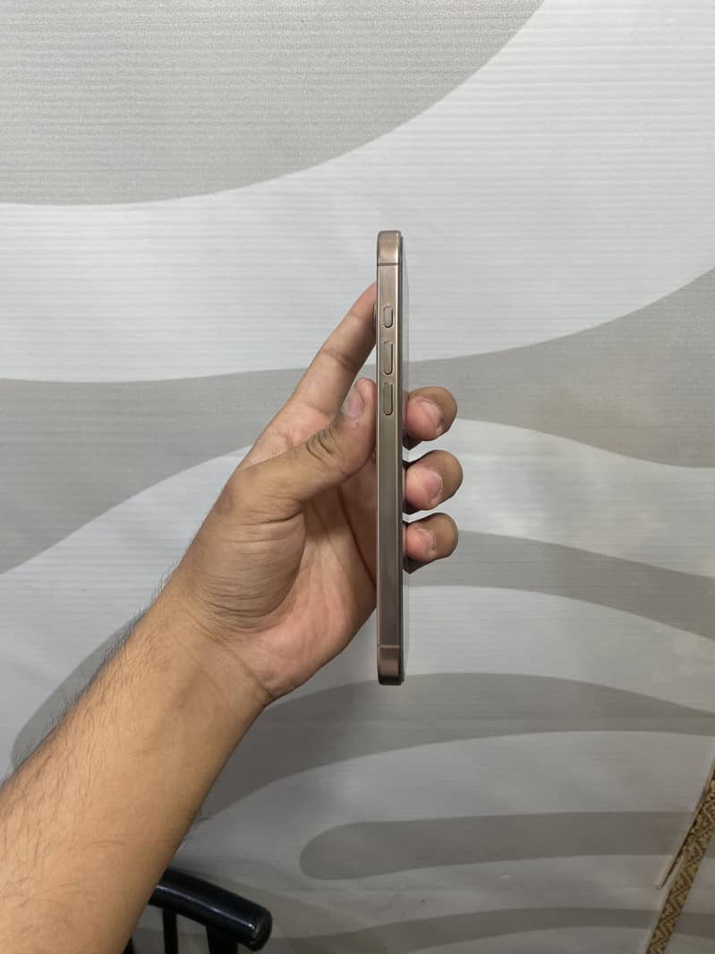 Iphone 16 pro max 5