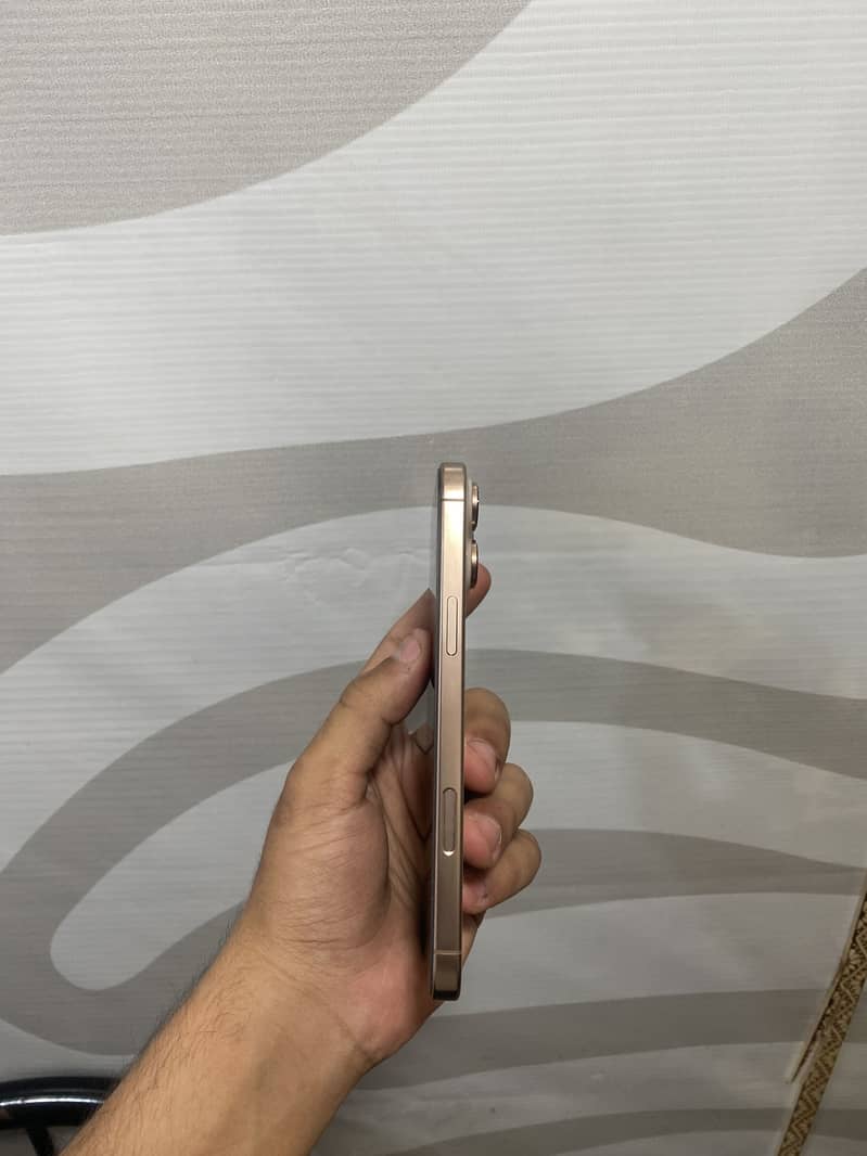 Iphone 16 pro max 6