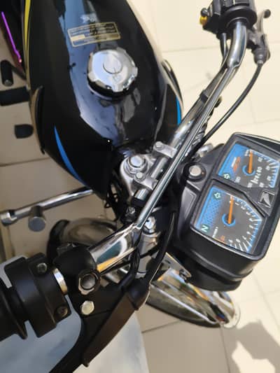 total orgnil Bick red colour 25 model sman utar ka raka ha