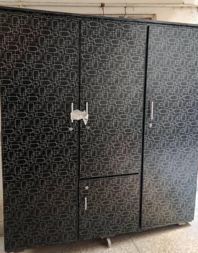 urgent for sale/3 door almari/wooden wardrobe