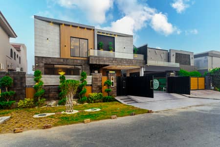 1-Kanal Contemporary Bungalow 5 Bedrooms, Elegant Double-Height Lobby