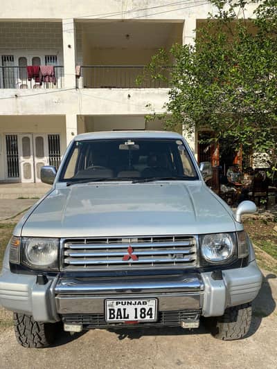 Mitsubishi Pajero Super Exceed V6 3500 - Top Variant